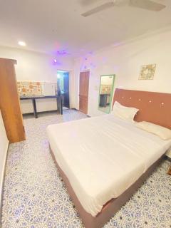 Rika stayz by the sea " Beach touch Rooms with Wifi, AC, fridge & kitchen - 9