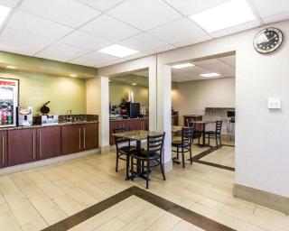 Econo Lodge Inn & Suites Near Bricktown - 7