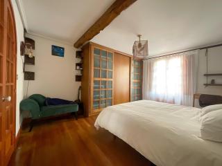 Cozy Bright Apartment - 5