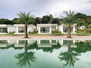 The Bay Resort - 8