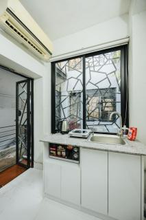 Upto 6 pax, Free luggage storage, Old Quarter, Unique balcony - 4
