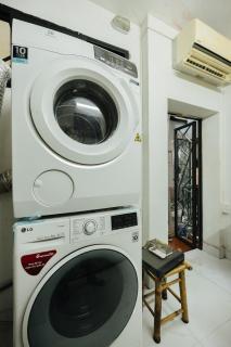 Upto 6 pax, Free luggage storage, Old Quarter, Unique balcony - 5