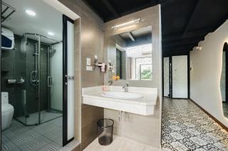 Upto 6 pax, Free luggage storage, Old Quarter, Unique balcony - 3