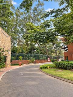 Riverside Park Tropical Oasis by YourHost Nairobi - 6