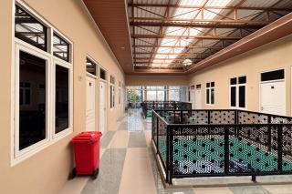 RedDoorz Syariah near PSC Madiun - 7