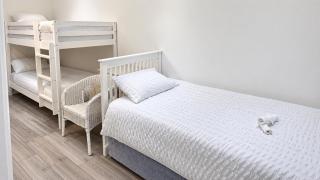 Cardiff 5-Bed House Sleeps 13 w Parking & Garden - 9