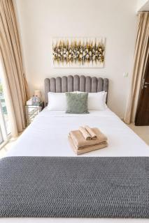Damac Hills 2 Villa Pool Front + Waterpark Access - 7