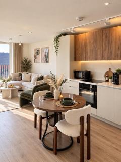 Luxury 1-Bed Apartment - amazing city skyline views - Free Parking - Darts - City Centre - Birmingham - 8