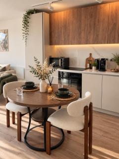 Luxury 1-Bed Apartment - amazing city skyline views - Free Parking - Darts - City Centre - Birmingham - 5