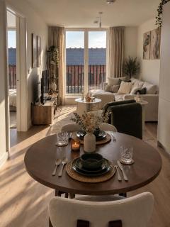 Luxury 1-Bed Apartment - amazing city skyline views - Free Parking - Darts - City Centre - Birmingham - 2