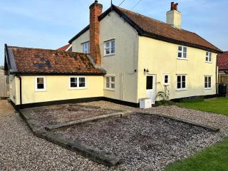 Walnut Cottage, Framlingham - 0