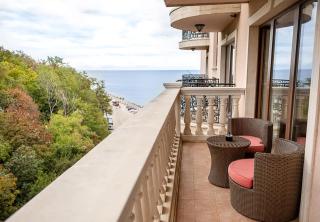 2BR Seaside Escape with Parking at Port Palace by Flat Mаnager - 0