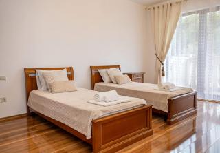2BR Seaside Escape with Parking at Port Palace by Flat Mаnager - 8
