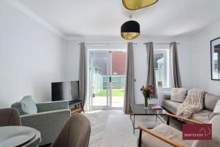 Wokingham - Three Bed House - Parking - 7