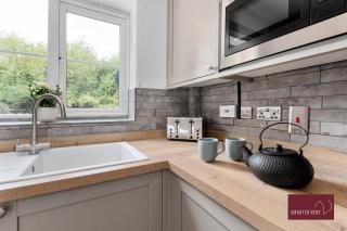 Wokingham - Three Bed House - Parking - 4