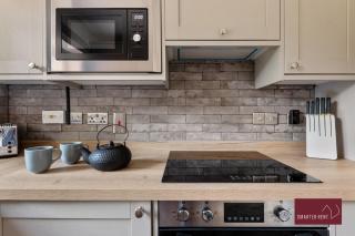 Wokingham - Three Bed House - Parking - 3