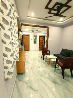 Luxury Fully Furnished 2 BHK Flats Near Srinivasa Ticket Counter - 7