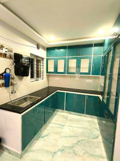 Luxury Fully Furnished 2 BHK Flats Near Srinivasa Ticket Counter - 5