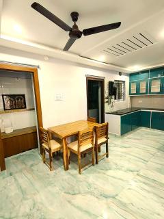 Luxury Fully Furnished 2 BHK Flats Near Srinivasa Ticket Counter - 3