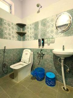 Luxury Fully Furnished 2 BHK Flats Near Srinivasa Ticket Counter - 1