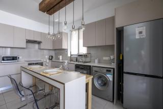 Beachcomber 2-Bedroom Apartment in Larnaca - 9
