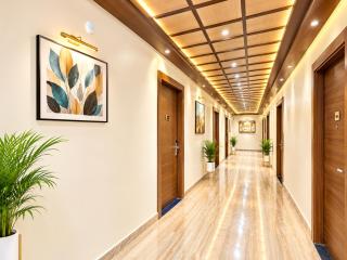 Hotel The R-Beach Ember Near Jagannath Temple # Sea Beach # Resturent # Lift and Parking - fully Air Conditioning Rooms # A Top Rated Hotel - 5