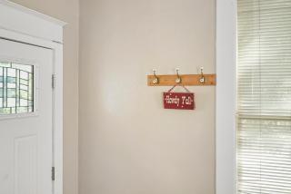 Cozy Townhome in UT Austin, Walk to Campus, Football & Moody Center - 2