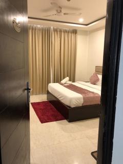 Hotal Lycoris Inn Chandigarh-Premium Stay !! Near Chandigarh Airport - 1