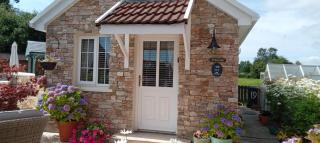 The Garden Suite 3 Star NITB SuperHost - Dungannon - 8