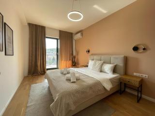 Golden Berryl w AC & Smart TV - 6