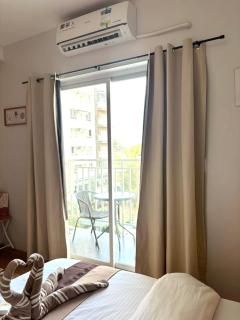 Studio unit with balcony Near Roxas night market - Dávao - 8