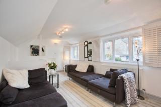 Beer Village Hideaway | King Bed, Sea Nearby - 5
