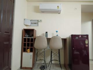 Cozy Studio Near Vaishali Metro & Max Hospital - 3