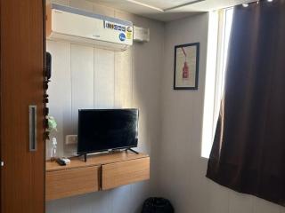 Cozy 1-Bedroom Apartment in Zirakpur with City View - 6