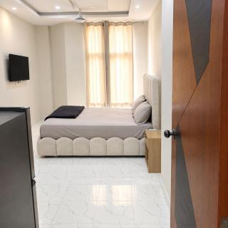 Chic Modern Apartment Unmatched Comfort - 1