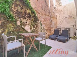 Unique Artistic Home Near Valletta - 9
