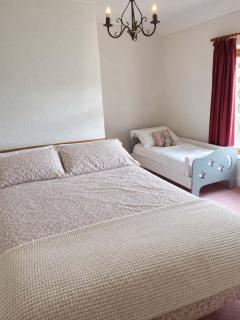 Hoggs Park Farmhouse - 7