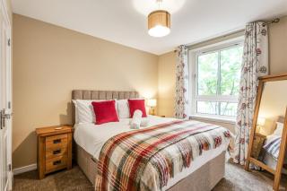 2 Bed and 2 Bath Flat with King Bed and Free Parking - 9