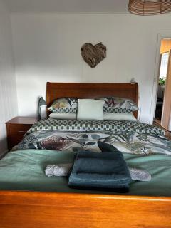 Wylah Cottage for a Peaceful Bruny Island Escape with Water Views, Fireplace & Wallabies - 8