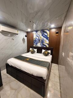 Hotel Solaris Retreat Malviya Nagar by The Arrow - 2