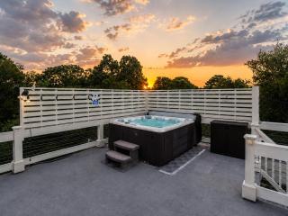 316 E Hudson - The High Tides - Hot Tub - 4 Bedrooms - 4
