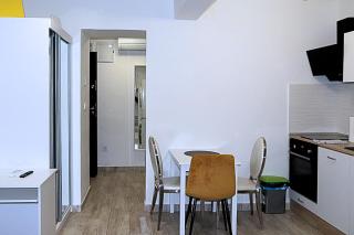 Cozy Downtown Condo - 8