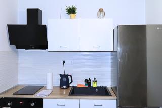 Cozy Downtown Condo - 2