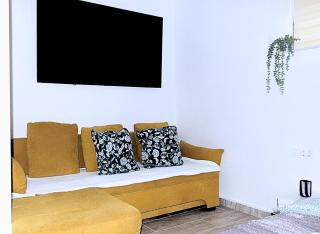 Cozy Downtown Condo - 3