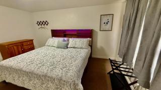 Tower View Pet-Friendly 2BR Retreat - 3