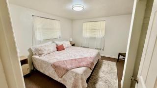 Tower View Pet-Friendly 2BR Retreat - 9