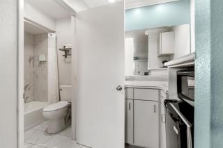 Red Lion Inn & Suites Lemoore - 2