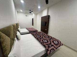 UV INN JUST 100 FOOTSTEPS from GOLDEN TEMPLE - 5