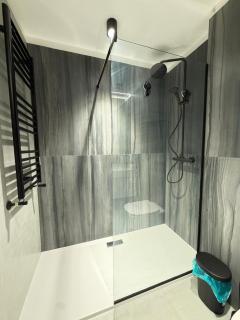 Luxury Glam Apartments near Clinics and MetroStation - parking - 4