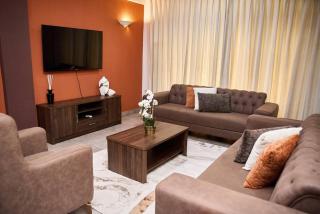 Spacious 3-Bedroom Stay Near Kotoka Airport - 8